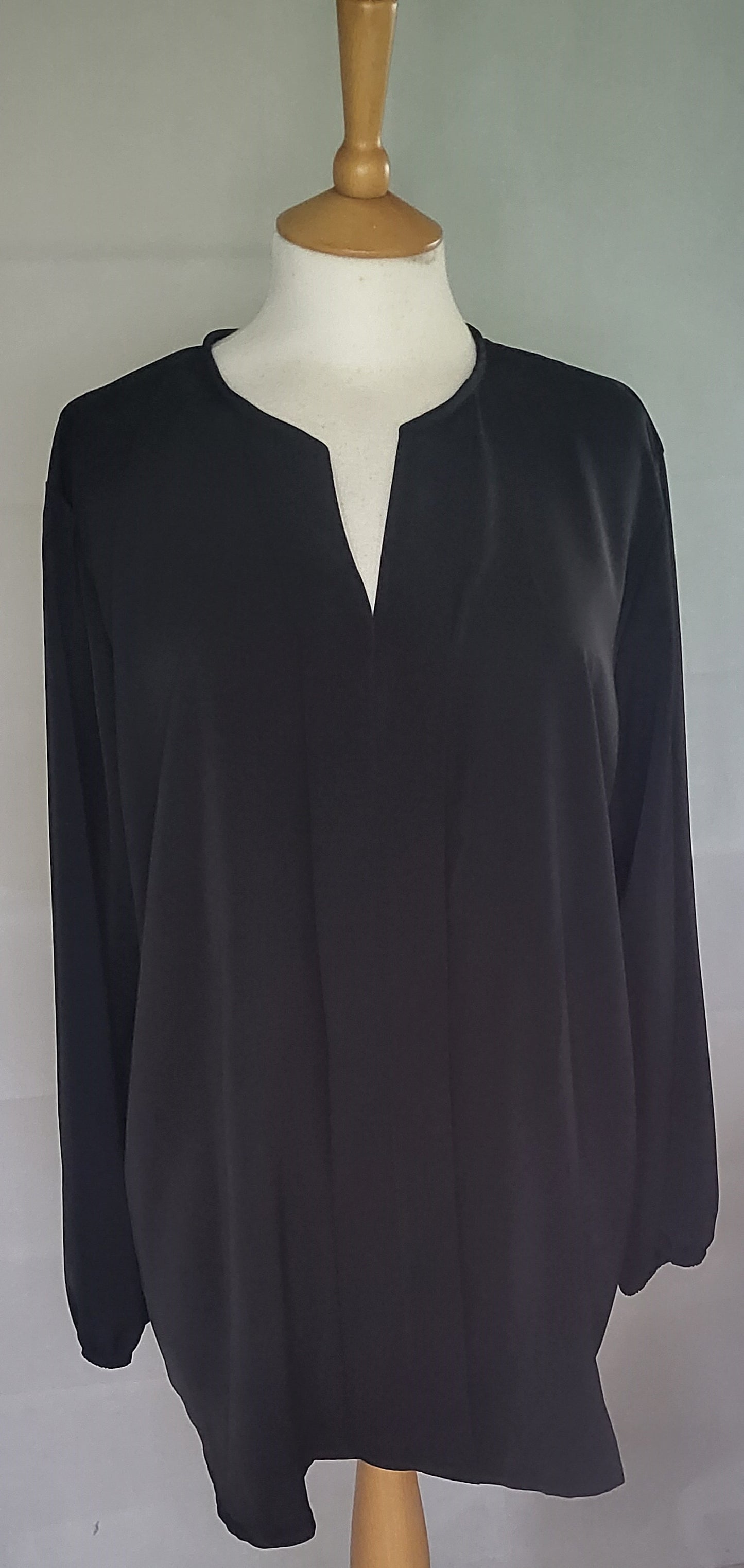 Made In Italy Plain Front Placket Elastic Cuffs Top One Size 14-22