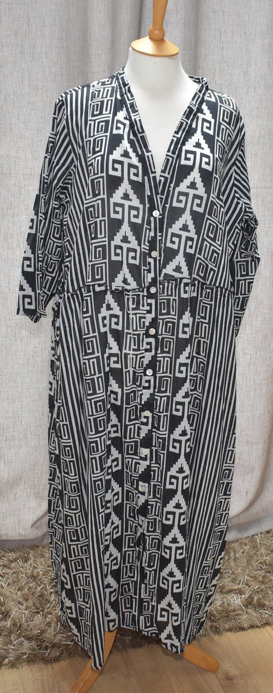 Stelle Geometric Stripe Pattern Front Button Detail Cotton Dress in Black One Size 16-24